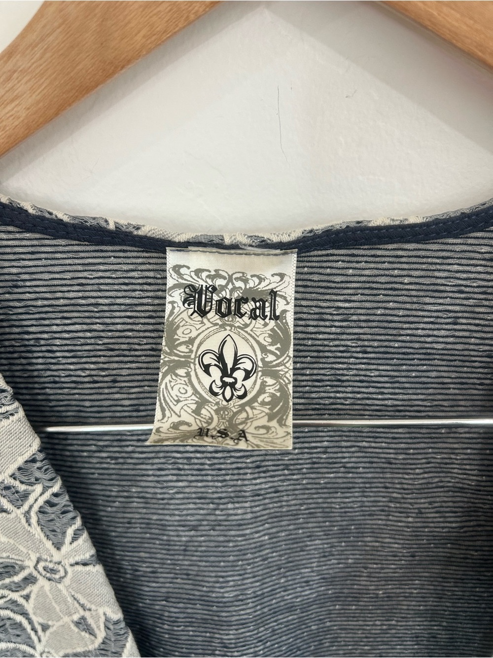 Vocal Gray and Cream Lace-Overlay Women's Cardigan - Picture 4 of 4